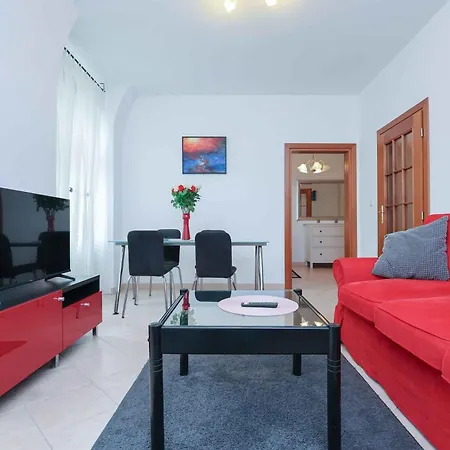 Spacious Steps From The Centre Appartamento