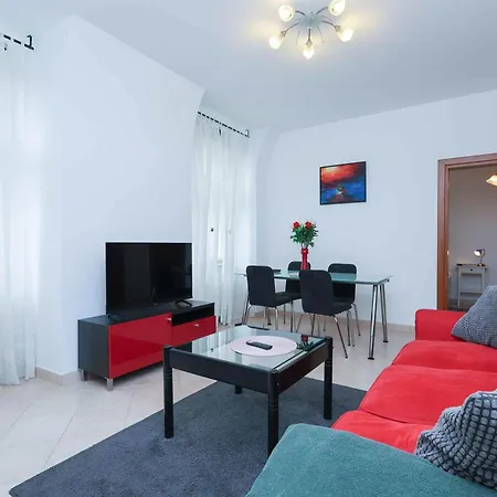Spacious Steps From The Centre Appartamento *