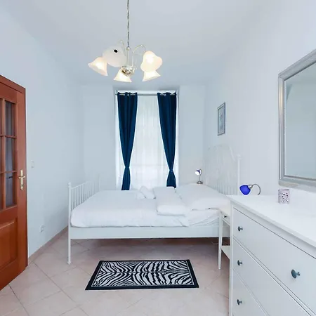 Appartamento Spacious Steps From The Centre Bratislava