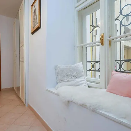 Spacious Steps From The Centre Appartamento *
